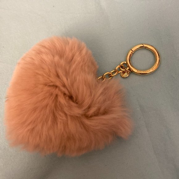 Michael Kors Vintage Heart Fur Keychain & collectible - Picture 1 of 3